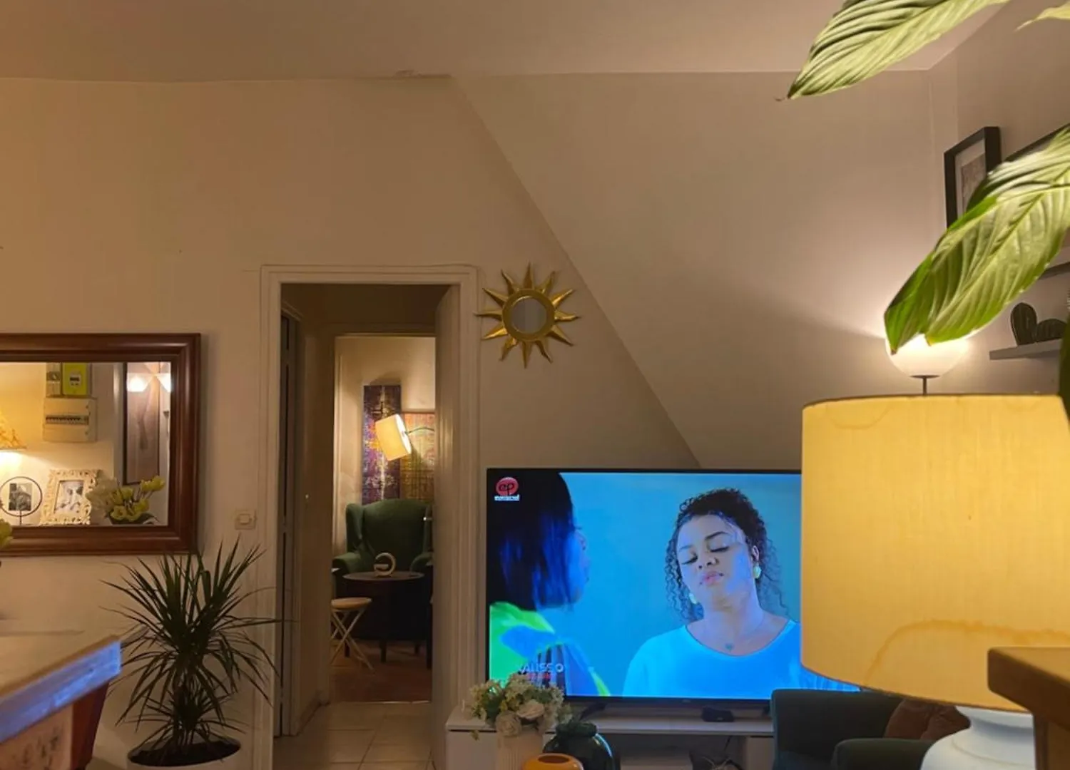 10e Apartment *