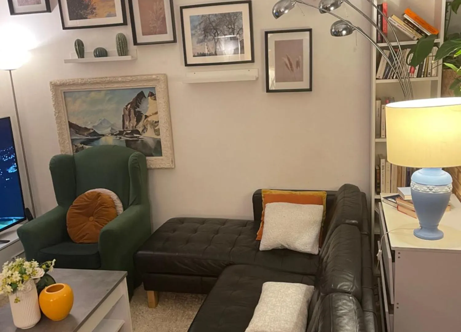 10e Apartment *